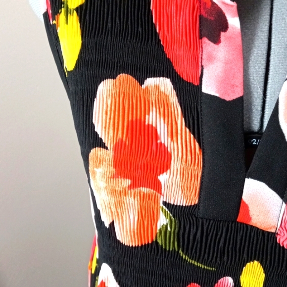 Spense Sz Small Bright Floral Pleated Bodice, sleeveless NWOT - Picture 2 of 6